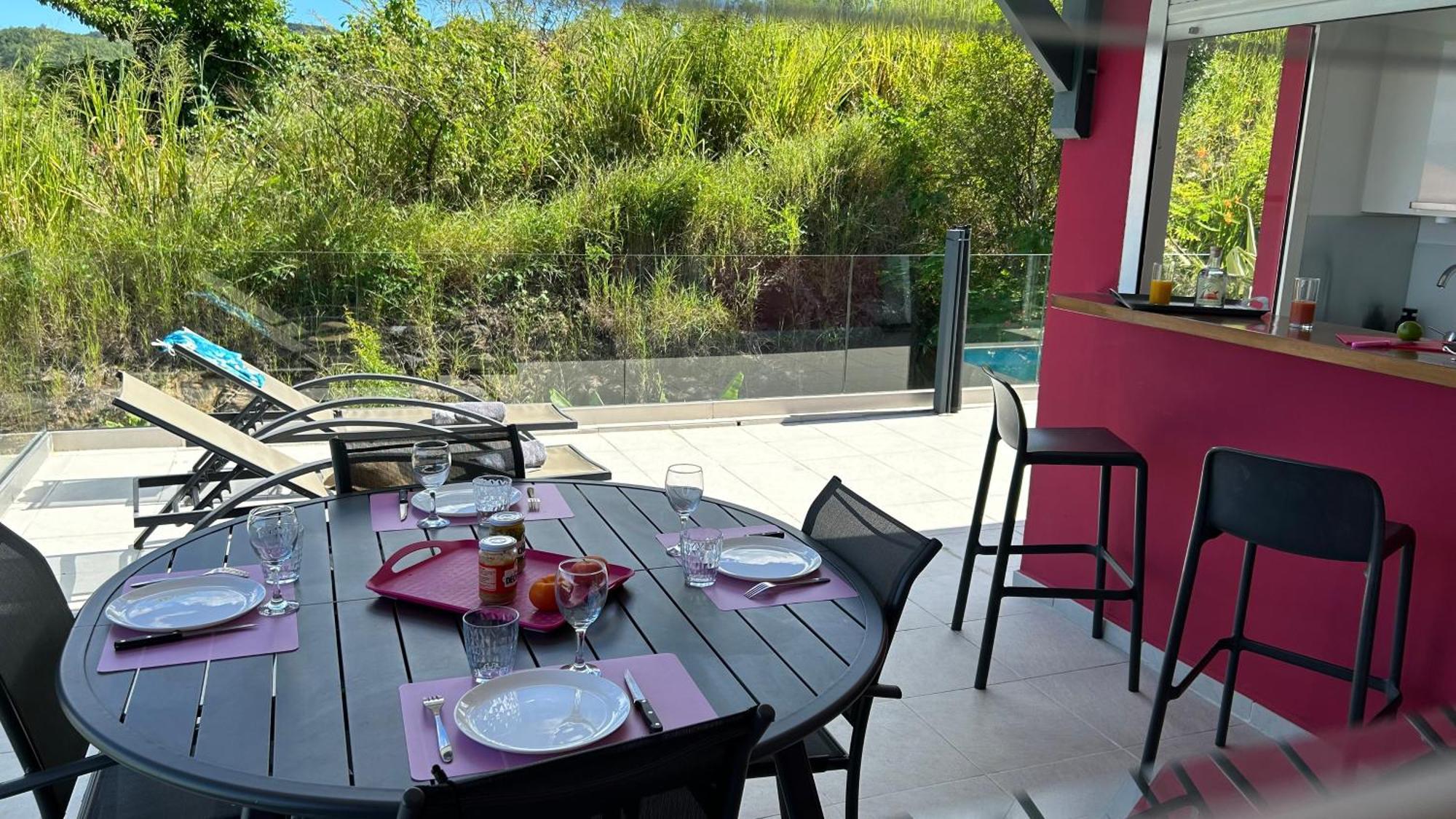 La Villa Jalna Grenadine Deux Chambres Et Piscine Privee Ле Троа-Илет Екстериор снимка